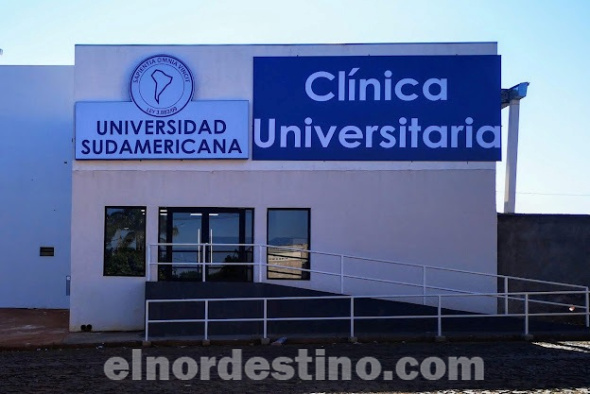 La Clínica Universitaria de Nueva Universidad Sudamericana en Pedro Juan Caballero está ubicada detrás del Centro Regional de Educación “Dr. Raúl Peña”, con entrada sobre la calle Lomas Valentinas casi esquina Avenida Carlos Domínguez del barrio Virgen de Caacupé. (Foto: Nueva Universidad Sudamericana).