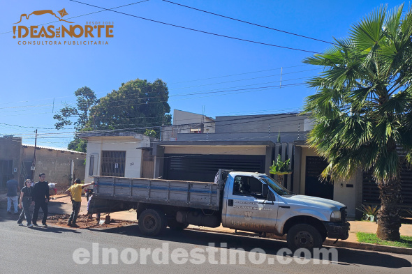 Constantemente la Municipalidad de Pedro Juan Caballero administración Ronald Acevedo ejecuta trabajos de reparación en la capa asfáltica que cubre la calle Cerro León por roturas realizadas por la Empresa de Servicios Sanitarios del Paraguay (Foto: Diego Lozano para Ideas del Norte Consultora Publicitaria).