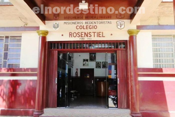 El precandidato a la próxima Junta Municipal abogado Antonio Adib Gossen González entregó una cama terapéutica totalmente equipada a la querida y destacada educadora pedrojuanina licenciada Ninfa Domínguez de Domínguez. (Foto: Fátima Rodríguez para Ideas del Norte Consultora Publicitaria).