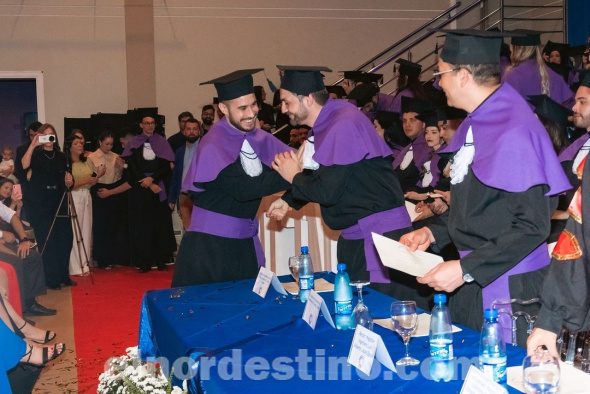 En el Salón de Eventos “Clase A” de Pedro Juan Caballero se graduaron nuevos profesionales especializados en Medicina, quienes cursaron sus estudios en Universidad Central del Paraguay. Carlos Bernardo acompañó la ceremonia. (Foto: Asesoría de Prensa de Universidad Central del Paraguay).