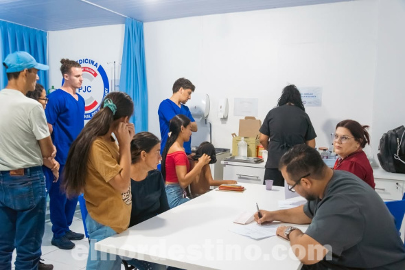 La iniciativa de atención médica básica de Universidad Central de Paraguay forma parte del trabajo de la Coordinación Clínica y de la Coordinación de Extensión Universitaria. Las clínicas tienen convenios con laboratorios para análisis clínicos a precios accesibles (Foto: Asesoría de Prensa de UCP sede PJC).