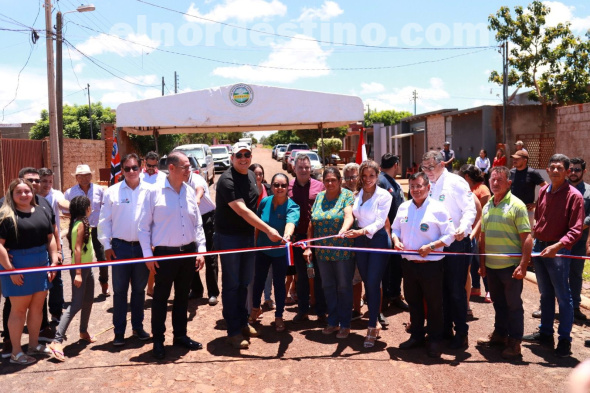 La administración departamental de Juancho Acosta se caracteriza por ser la campeona en empedrados. Setenta cuadras por inaugurar y más de cien cuadras que se van a empezar a concretar mediante Itaipú Binacional. (Foto: Dirección de Comunicaciones de la Gobernación de Amambay).