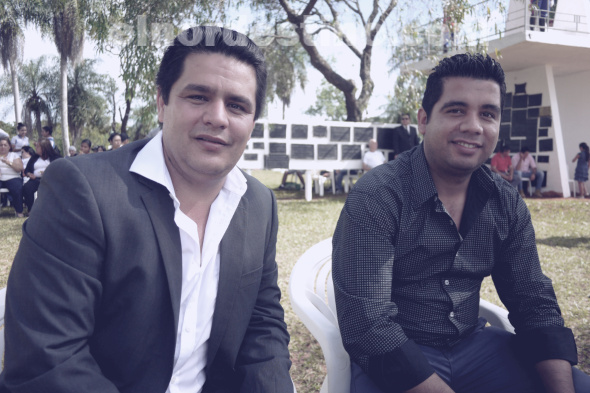 Habiendo sido representante de la juventud en política, el actual concejal municipal de Pedro Juan Caballero licenciado Ever Ramón Salinas Cueto llega a una etapa adulta de su vida con un grupo familiar numeroso que siempre lo apoyó y permanece a su lado. (Foto: Diego Lozano para Ideas del Norte Consultora Publicitaria).