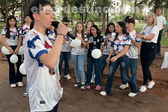Cientos de ciudadanos se manifestaron de manera pacífica, marchando desde la explanada del Palacete Municipal de Pedro Juan Caballero, siguiendo hasta la Dirección de Policía Departamental y luego hasta la Iglesia del Perpetuo Socorro. (Foto: Municipalidad de Pedro Juan Caballero).