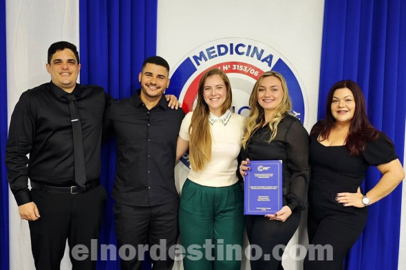 La defensa y elaboración del “Trabajo Final de Grado” representa la culminación de la Carrera de Medicina, un hito en la formación de los futuros médicos que han dedicado seis años de estudio y esfuerzo para servir a la sociedad con técnica, ciencia y humanismo. (Foto: Asesoría de Prensa de Universidad Central del Paraguay).