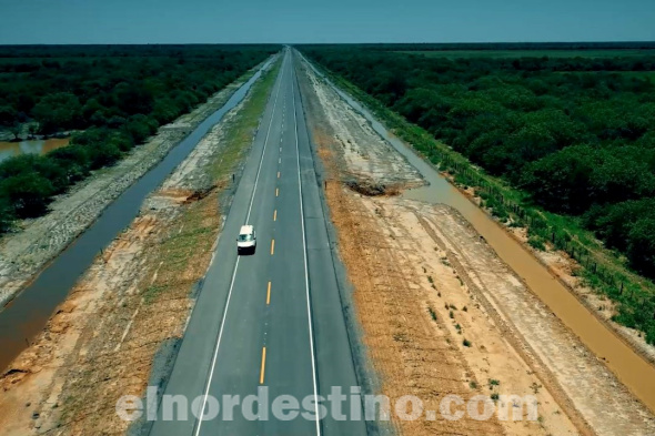 El diseño geométrico de la elevación del Puente de la Bioceánica, proyecto financiado por Itaipú Binacional, permite la navegabilidad del río Paraguay en su travesía por el departamento de Alto Paraguay (Py) y el estado de Mato Grosso do Sul (Br). (Foto: Ministerio de Obras Públicas y Comunicaciones).