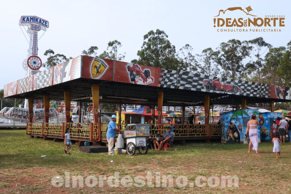 Con nuevos atractivos, el Parque de Diversiones instalado en el Campo de Exposiciones y Ferias “Marco Paredes Ramírez” de la Asociación Rural del Paraguay Regional Amambay es visitado por miles de niños y adolescentes. . (Foto: Diego Lozano para Ideas del Norte Consultora Publicitaria). 