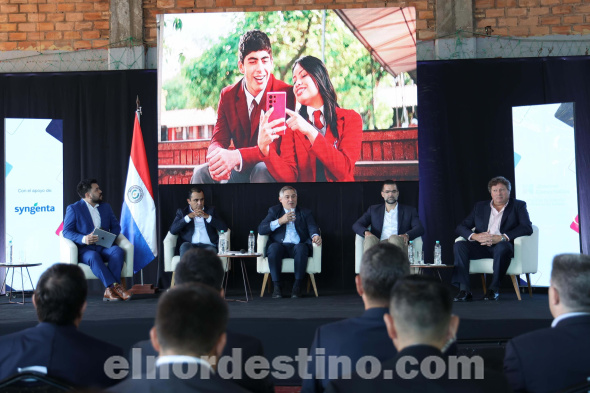 “Jóvenes Conectados” se realiza en el marco del Plan Optativo del Bachillerato Científico, que contempla una carga horaria de tres horas semanales, combinando aprendizaje virtual con acompañamiento docente y evaluación por proyectos. (Foto: Ministerio de Educación y Ciencias).