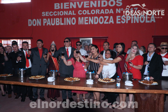 Simpatizantes y dirigentes, colorados del departamento de Amambay celebraron los 137 años de vida institucional compartiendo el “Vino de Honor”en la Seccional Nro. 217 “Don Paublino Mendoza Espínola”. (Foto: Diego Lozano para Ideas del Norte Consultora Publicitaria).