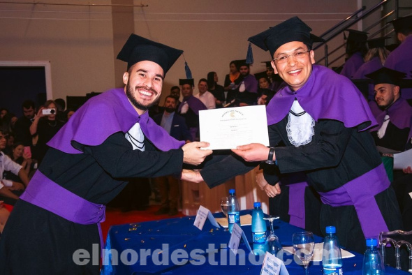 Se graduaron nuevos profesionales especializados en Medicina que cursaron sus estudios en Universidad Central del Paraguay