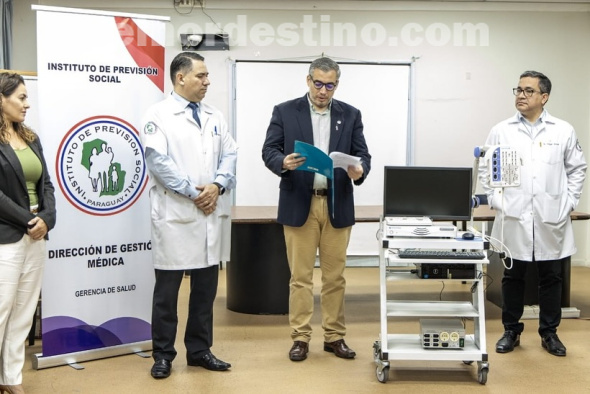 Universidad Sudamericana entregó moderno equipo de Electromiógrafo al Servicio de Neurología del Hospital Central IPS 
