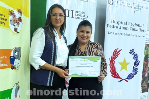 Reconocimiento a docente universitaria por destacado aporte en las campañas de prevención contra los vectores del Aedes Aegypti 