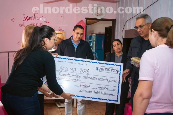 Universidad Central del Paraguay sede PJC entregó cuarenta palos a la Asociación de Apoyo Contra Cáncer de Mama del Amambay 