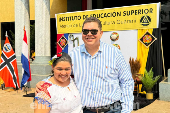 Gobernador Juancho Acosta participó en Festival Artístico Cultural por el mes del Idioma Guaraní, del Folklore y de la Guarania