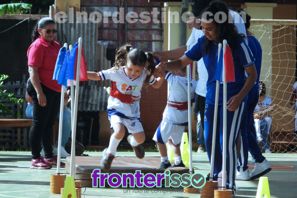 Padres y Alumnos participan de las Olimpíadas Especiales Atletas Jóvenes en la Escuela Especial Nro. 11 de Pedro Juan Caballero 