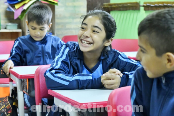 Gobierno Nacional ya distribuyó más de doscientos mil pupitres en instituciones educativas priorizadas de todo el Paraguay